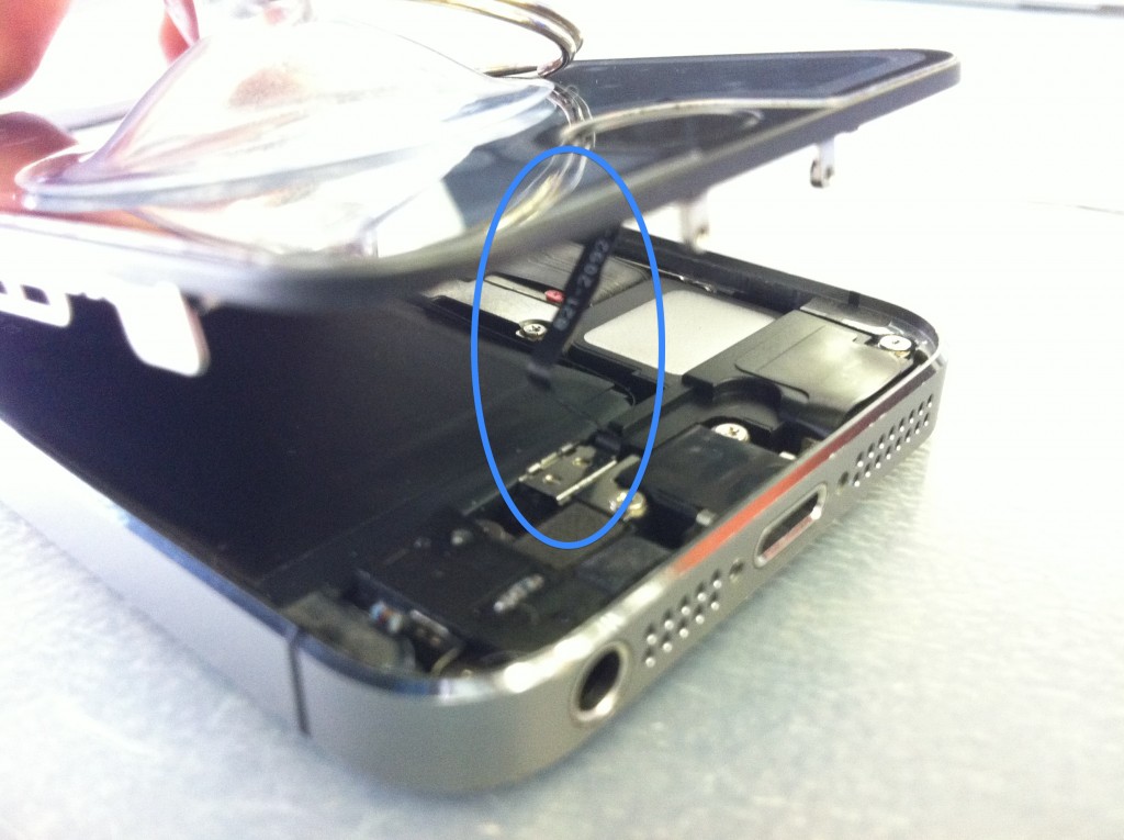 iPhone５Sのホームボタンケーブル注意