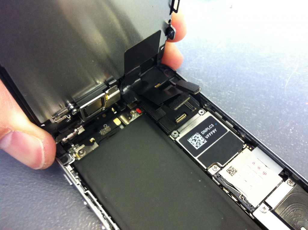 iPhone５Sコネクタ外す