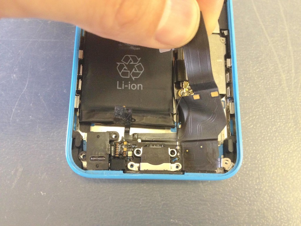iPhone５Cライトニングコネクタ剥がす