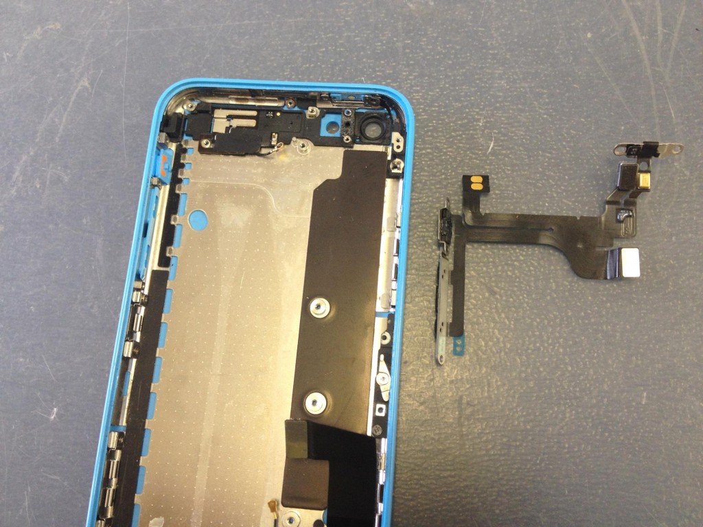 iPhone５Cボタンケーブル取り外し完了