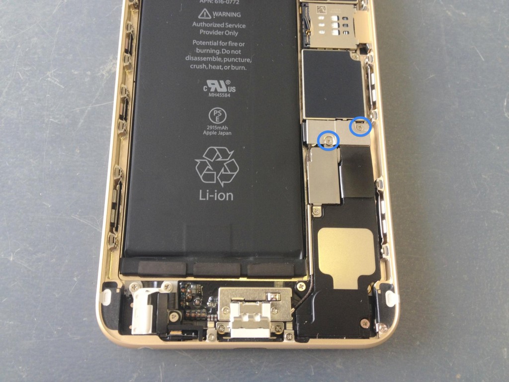 iPhone６Plusバッテリーコネクタ外す