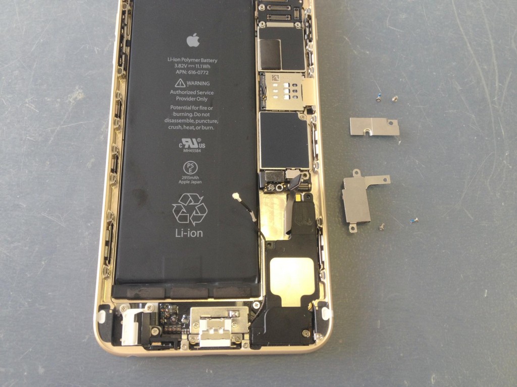 iPhone６Plusバイブレーター取外完了