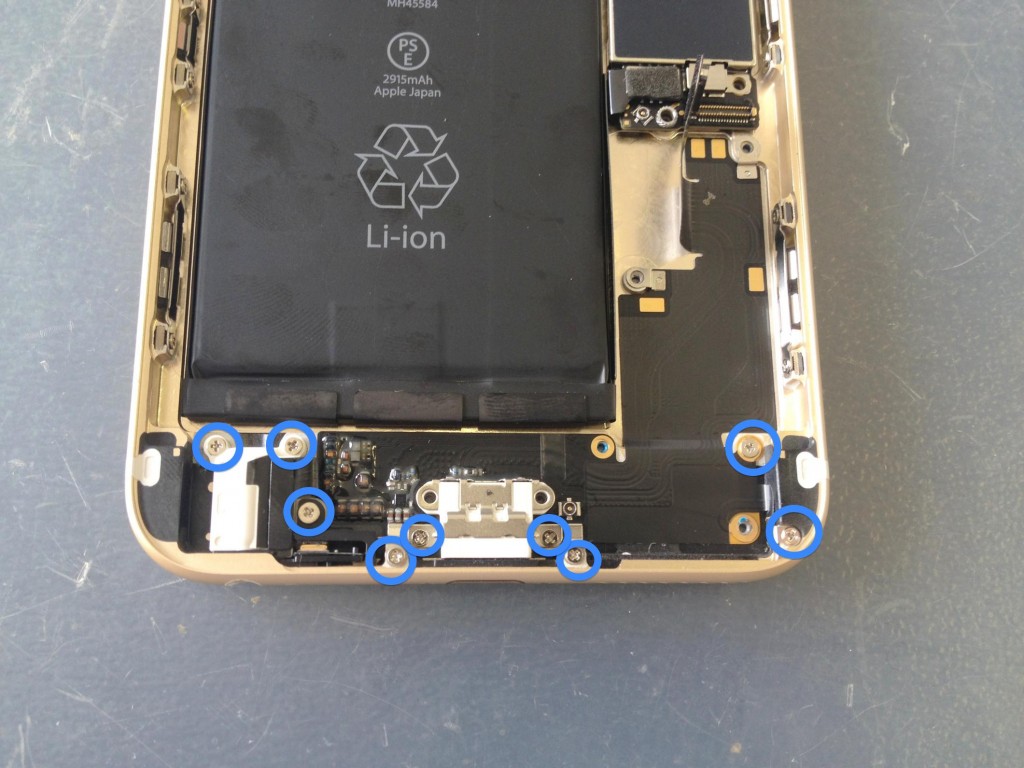 iPhone６Plusライトニングコネクタ固定ネジ