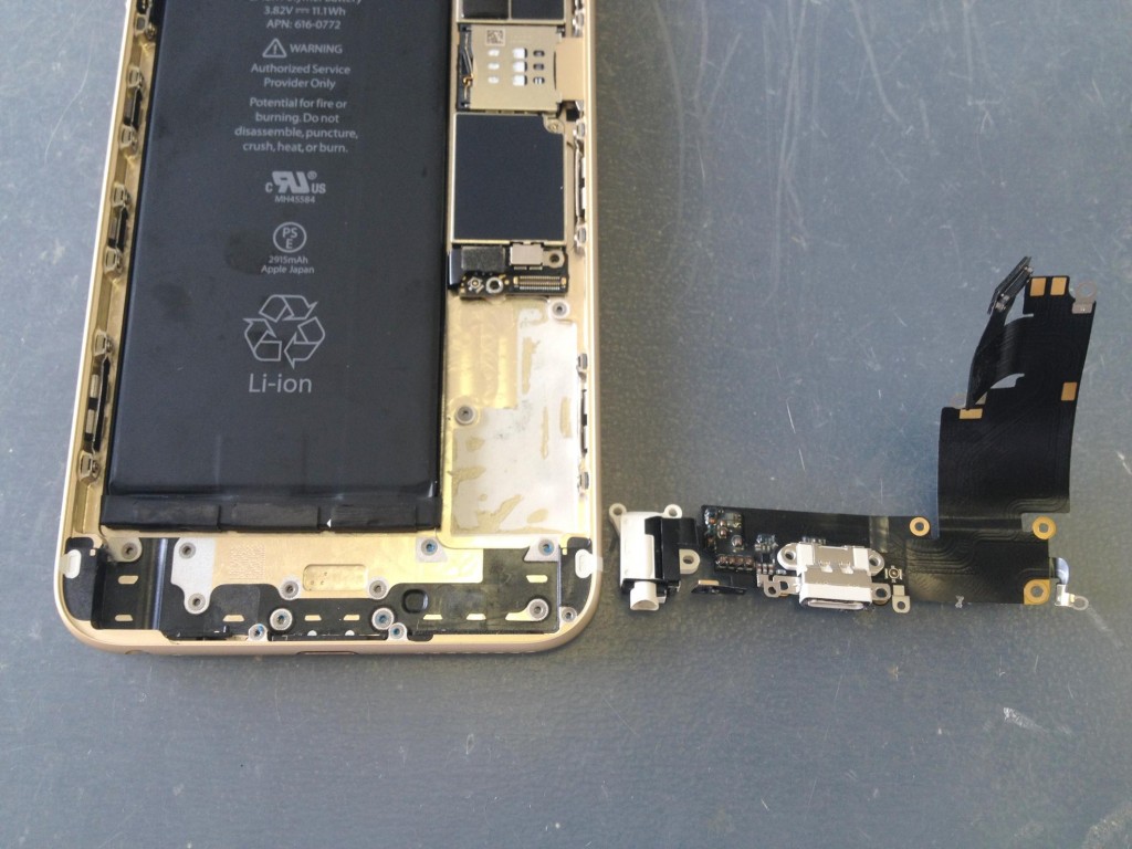 iPhone６Plusライトニングコネクタ取外し完了