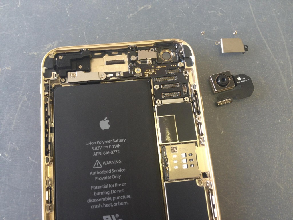iPhone６Plusアウトカメラ取外し完了